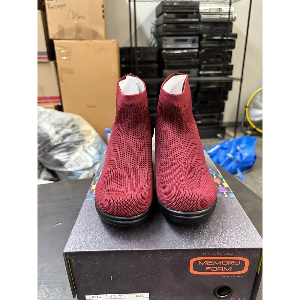 Bernie Mev Doll Burgundy Woven Stretch Ankle Boots Size 7.5-8 NEW
